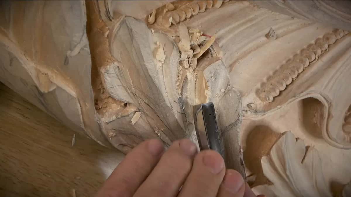 U shaped gouge pressed into a lobe