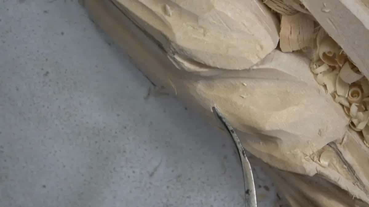Left hand side, where the identical stroke digs into the fibres instead of slicing them.