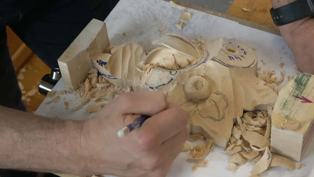 Pen working round the bloom, marking where each petal will sit