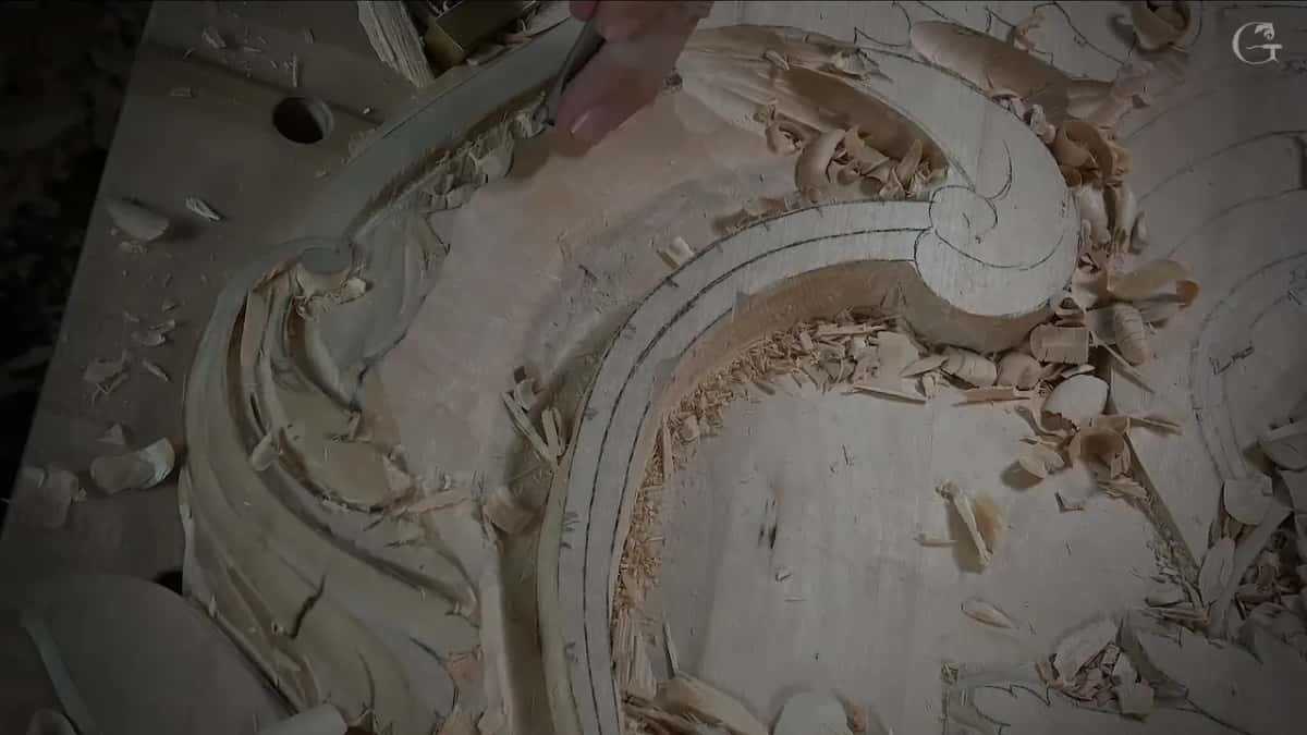 Lowered ground, fresh shavings