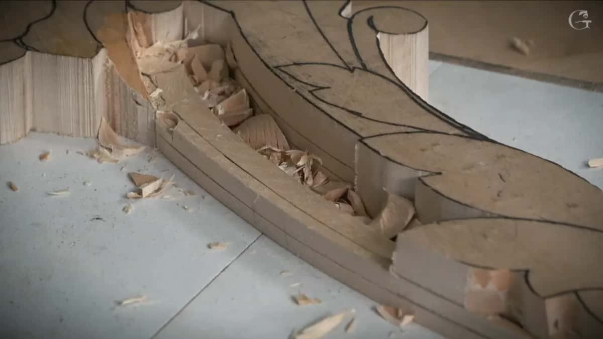 Stepped molding levels in the blank, chips lying everywhere