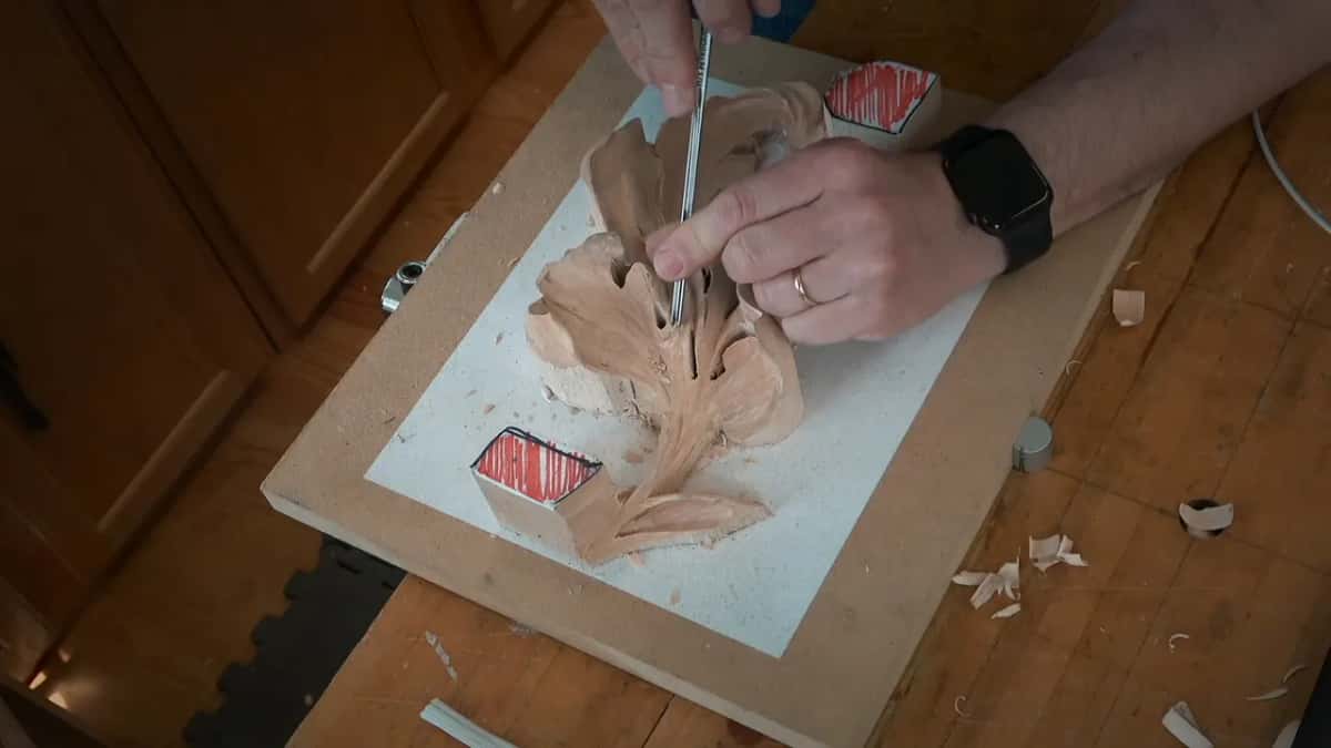 Upright, a thin tool goes down into the top lobe