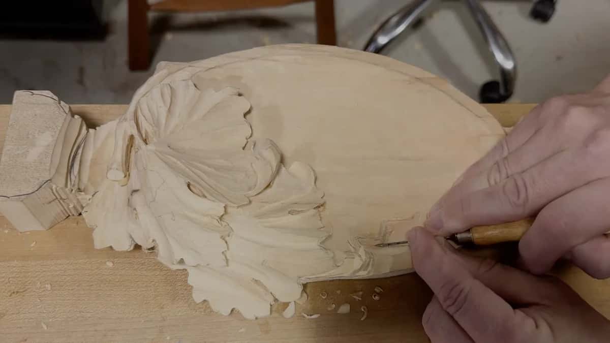 Pale handle pressed in at the rim