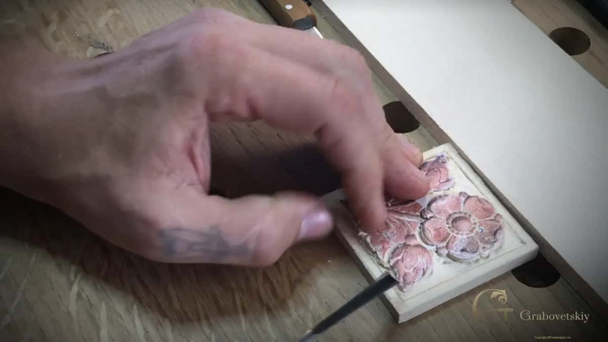 Narrow gouge at the corner