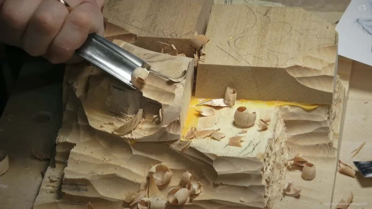 Hollow scooped between raised parts