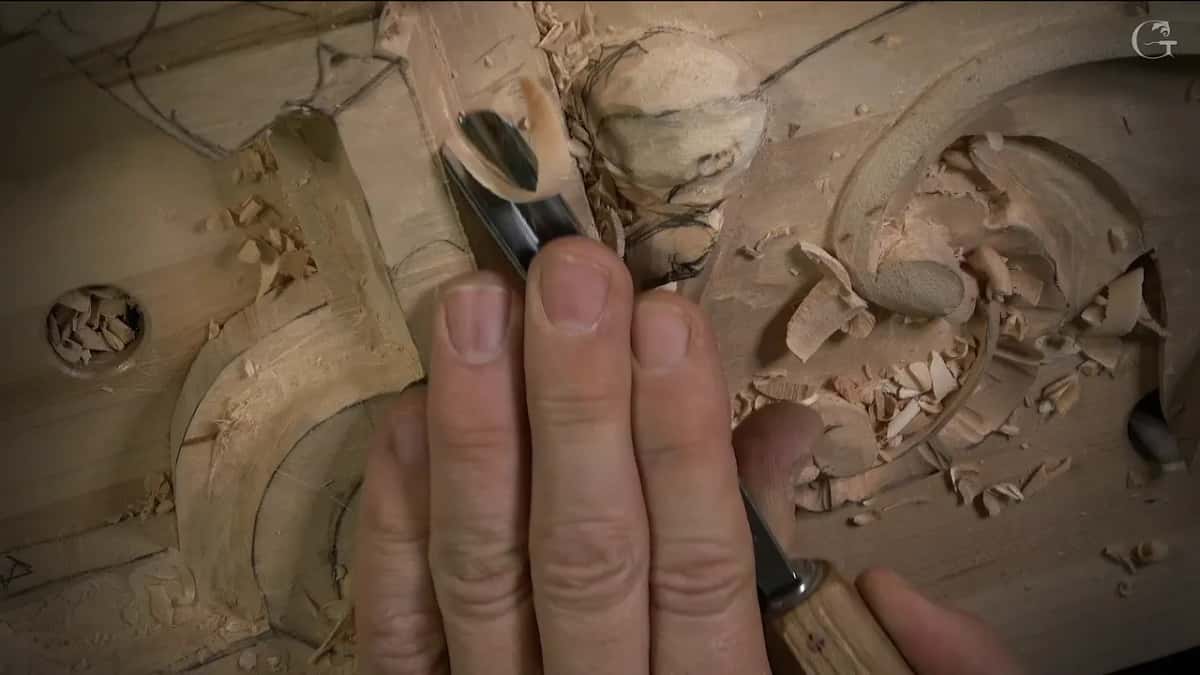 Curl off the gouge