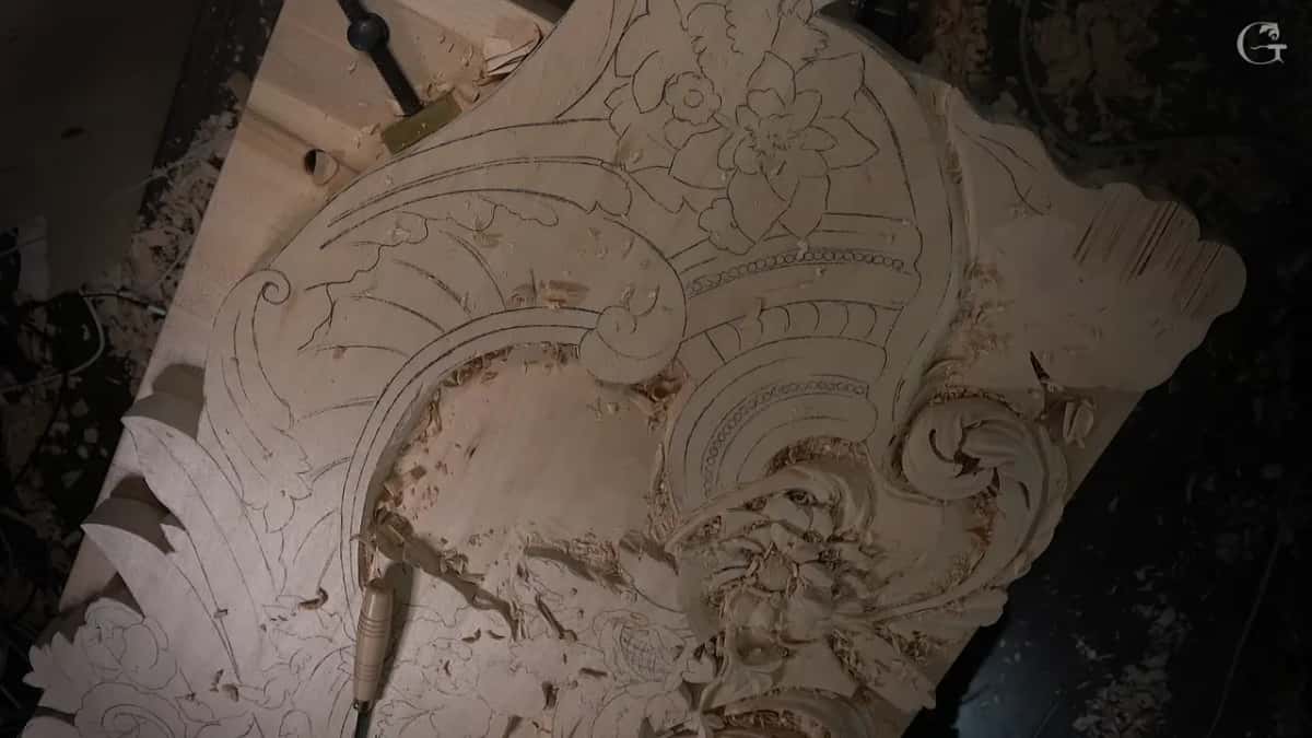 Pencil fan for a shell beside a carved volute