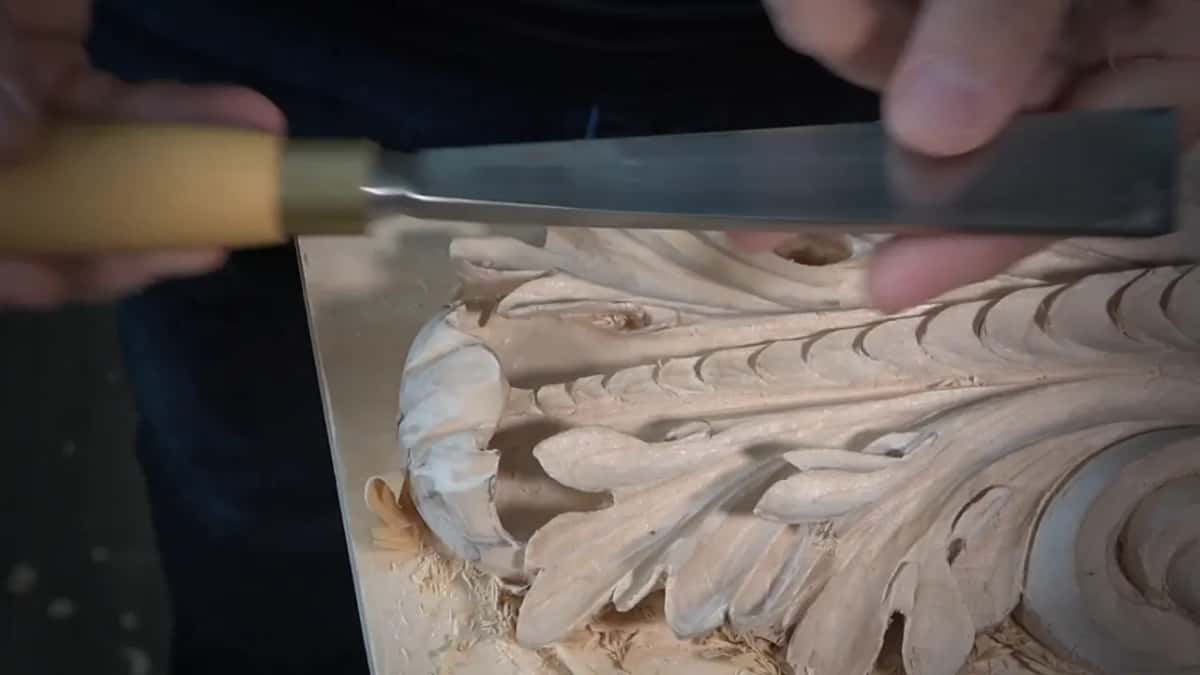 Wide tool laid over the top of the leaf